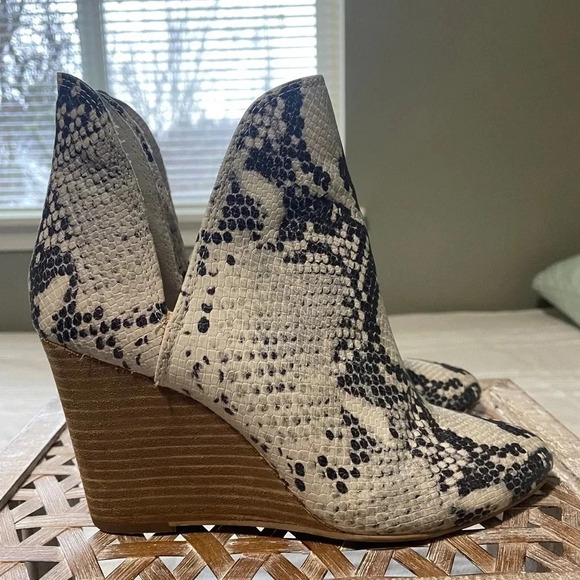 Steve Madden Snakeskin Ankle Boots- Size 7 - Picture 3 of 9